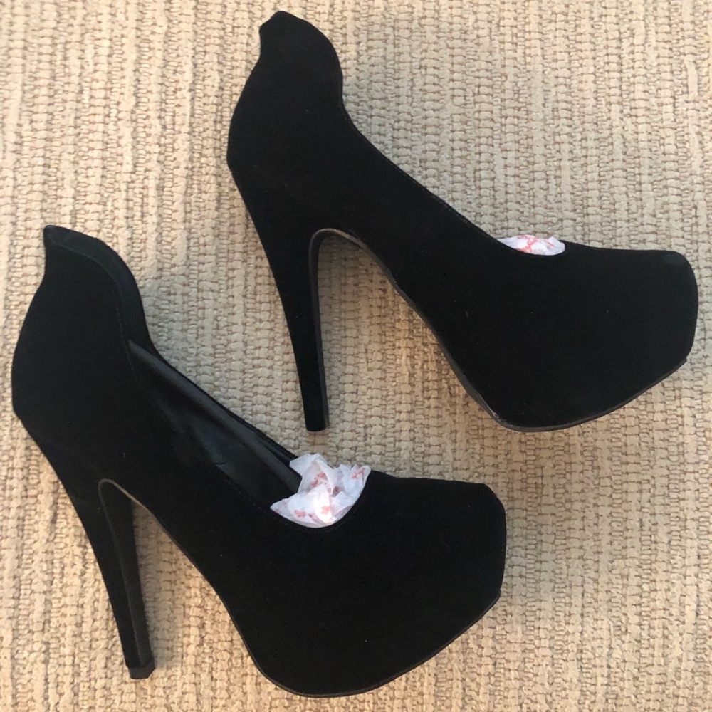 Suede Pumps